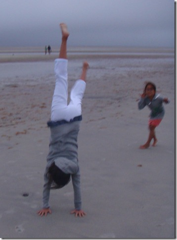 Tori watching Danielle do a handstand